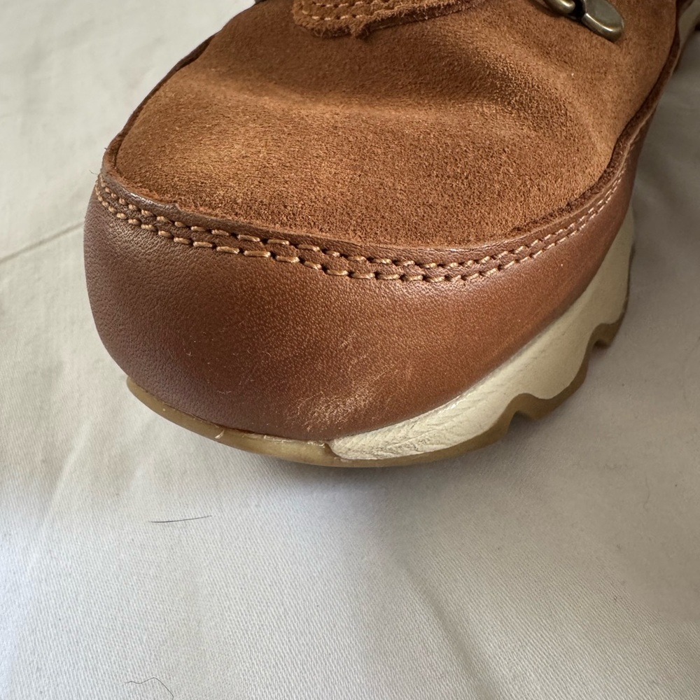 Sorel Tan Boots with Red Laces - Picture 3 of 8
